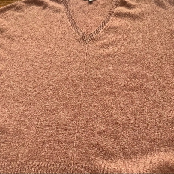 Lilla P 100% Cashmere Knit V-neck Sweater Meave size M Soft - Picture 3 of 15